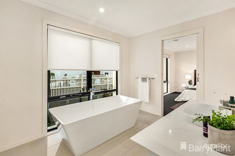Property photo of 14 Manchester Crescent Bundoora VIC 3083