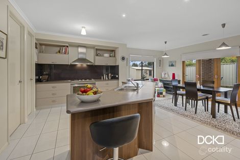 Property photo of 8 Tununga Circuit Kangaroo Flat VIC 3555