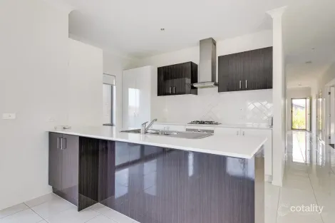 Property photo of 16 Cascade Way Pakenham VIC 3810