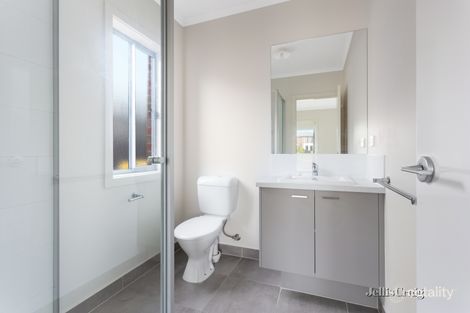 Property photo of 80 Cinnamon Drive Lake Gardens VIC 3355