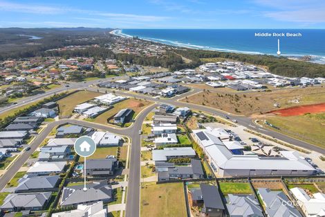 12 Nevis St, Lake Cathie, NSW 2445