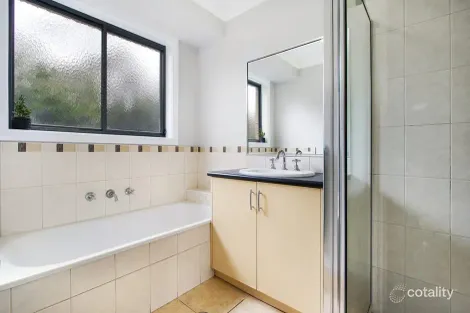 Property photo of 176 Hotham Circuit Thurgoona NSW 2640