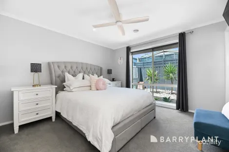 Property photo of 16 Hampton Court Beaconsfield VIC 3807