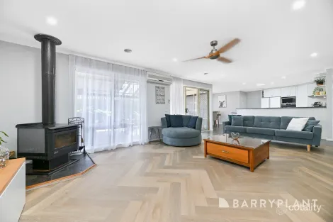 Property photo of 16 Hampton Court Beaconsfield VIC 3807