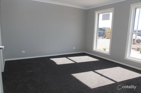 Property photo of 31 Chang Avenue Lloyd NSW 2650