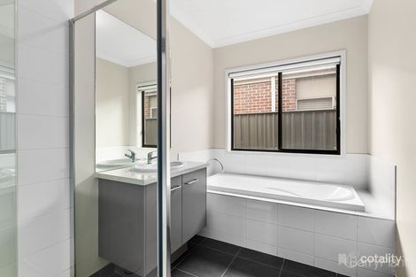 Property photo of 58 Mackillop Way Clyde North VIC 3978