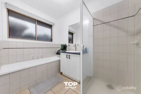 Property photo of 8 Fishburn Place Cranbourne West VIC 3977