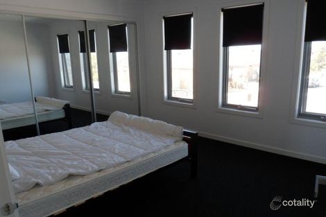 Property photo of 22 Rosella Crescent Caroline Springs VIC 3023