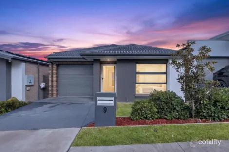 9 Hedge St, Oran Park, NSW 2570