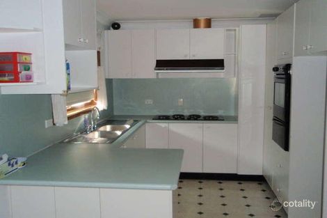 Property photo of 2 Lemon Close Prairiewood NSW 2176