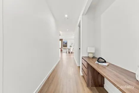 Property photo of 24 Octagonal Drive Menangle Park NSW 2563
