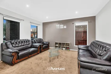 Property photo of 17 Carlyle Crescent Clyde North VIC 3978