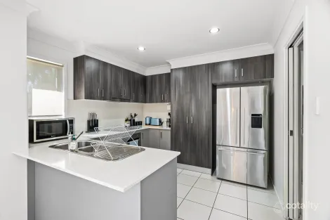 Property photo of 1/64 Makybe Diva Drive Ooralea QLD 4740
