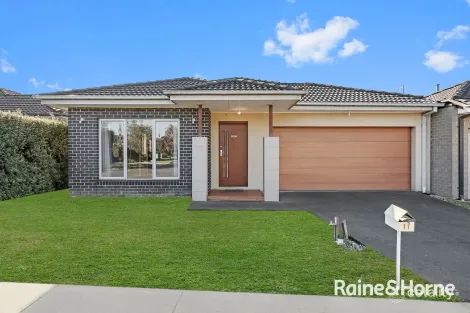 11 Howden St, Cranbourne East, VIC 3977