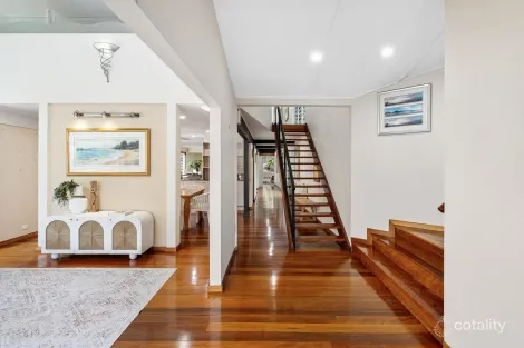 Property photo of 17 Binburra Avenue Toowoon Bay NSW 2261