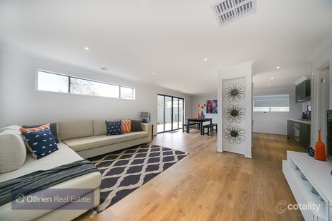 Property photo of 24 Eliburn Drive Cranbourne East VIC 3977