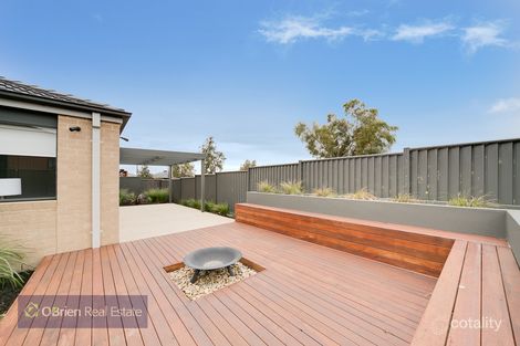 Property photo of 24 Eliburn Drive Cranbourne East VIC 3977