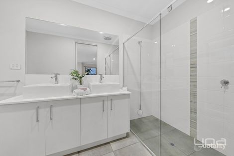 Property photo of 9 Yacht Road Point Cook VIC 3030