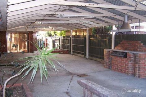 Property photo of 2 Gregory Court Cranbourne North VIC 3977