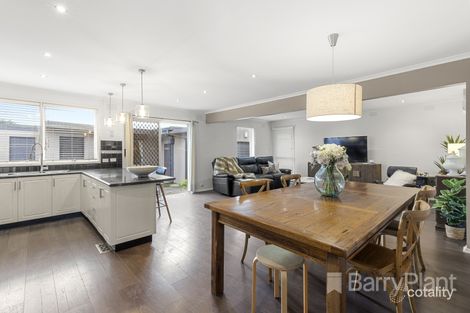 Property photo of 8 Lantana Court Dandenong North VIC 3175