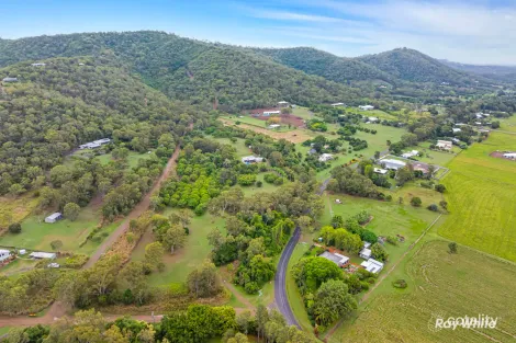 1 Howes Rd, Farnborough, QLD 4703