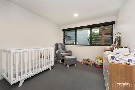 Property photo of 40 Waterline Crescent Bulimba QLD 4171