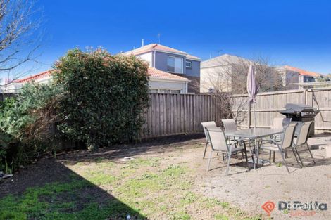 Property photo of 1 Viewbank Circuit Roxburgh Park VIC 3064