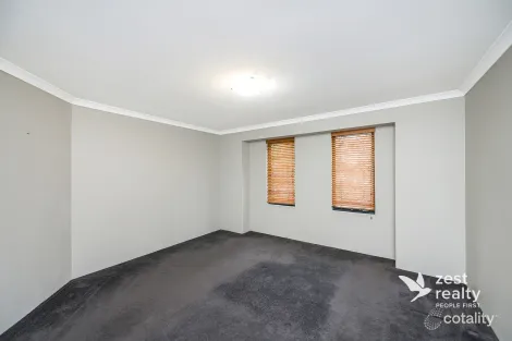 Property photo of 18 Whitegum Pass Halls Head WA 6210