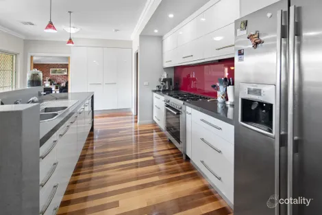 Property photo of 6 Nest Court Sale VIC 3850