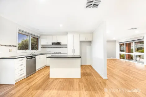 Property photo of 11 Sugarloaf Drive Chirnside Park VIC 3116