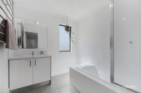 Property photo of 2/15 Collingrove Circuit Pimpama QLD 4209