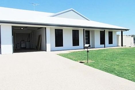 2/54 Lakeside Dr, Emerald, QLD 4720