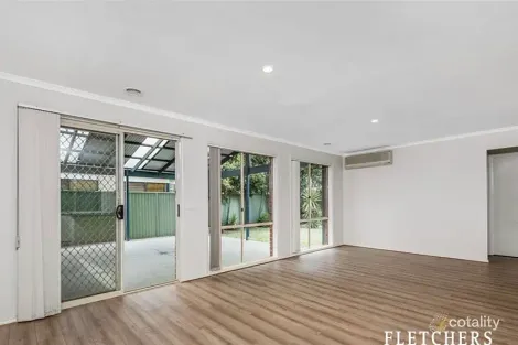 Property photo of 28 Masterton Place Cranbourne East VIC 3977