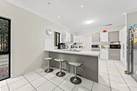 Property photo of 5 Gregory Close Forest Lake QLD 4078
