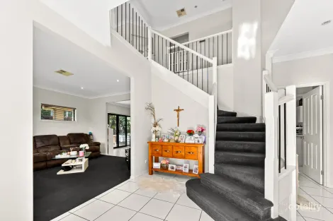 Property photo of 5 Gregory Close Forest Lake QLD 4078