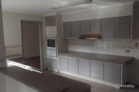 Property photo of 40 Circle Drive North Cranbourne VIC 3977