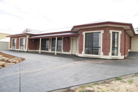 Property photo of 11 Thompson Circuit Evanston Park SA 5116