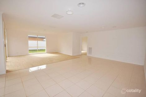 Property photo of 44 Tusmore Rise Craigieburn VIC 3064