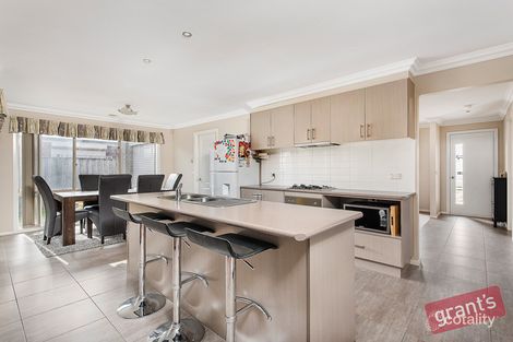 Property photo of 2 Hawkshead Place Cranbourne North VIC 3977
