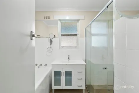 Property photo of 92 Captain Cook Crescent Griffith ACT 2603