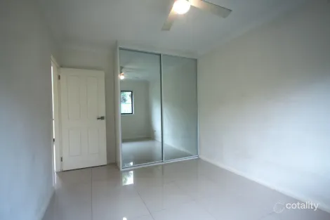 Property photo of 70 Cleopatra Drive Rosemeadow NSW 2560