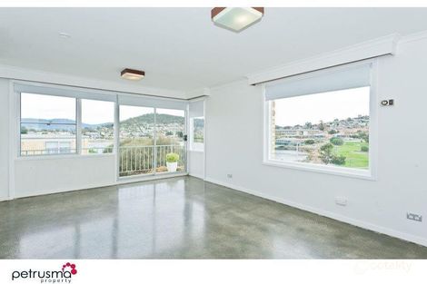 Property photo of 15/10 Ballawinnie Road Lindisfarne TAS 7015