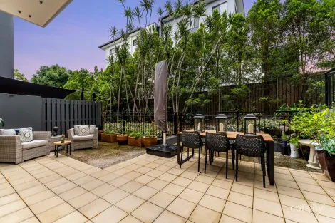 Property photo of 12/70 Norman Crescent Norman Park QLD 4170