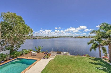 Property photo of 62 Lakeshore Drive Helensvale QLD 4212