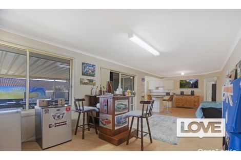 Property photo of 14 Toucan Close Cameron Park NSW 2285