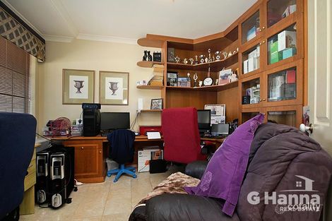 Property photo of 20 Chatsworth Gate Canning Vale WA 6155