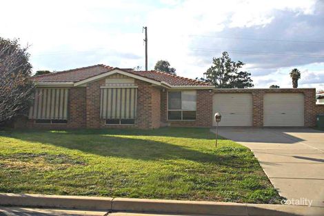 Property photo of 27 Bamarook Crescent Glenfield Park NSW 2650