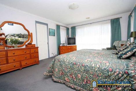 Property photo of 14 Mariners Court Jerrabomberra NSW 2619
