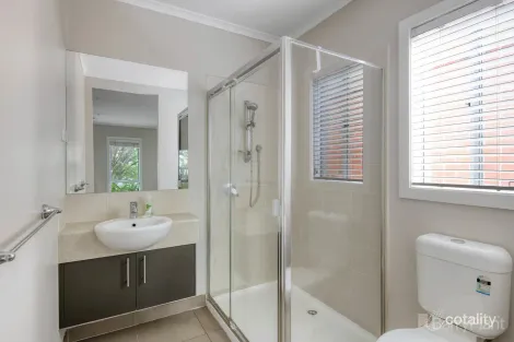 Property photo of 11 Everly Circuit Pakenham VIC 3810