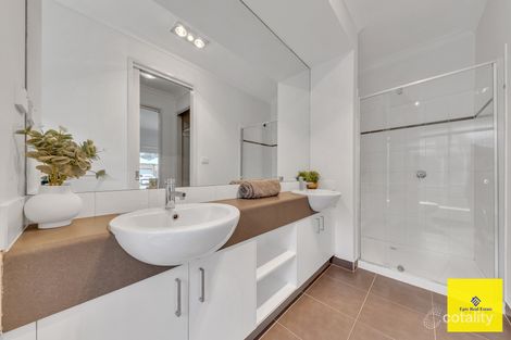 Property photo of 10 Healesville Loop Craigieburn VIC 3064